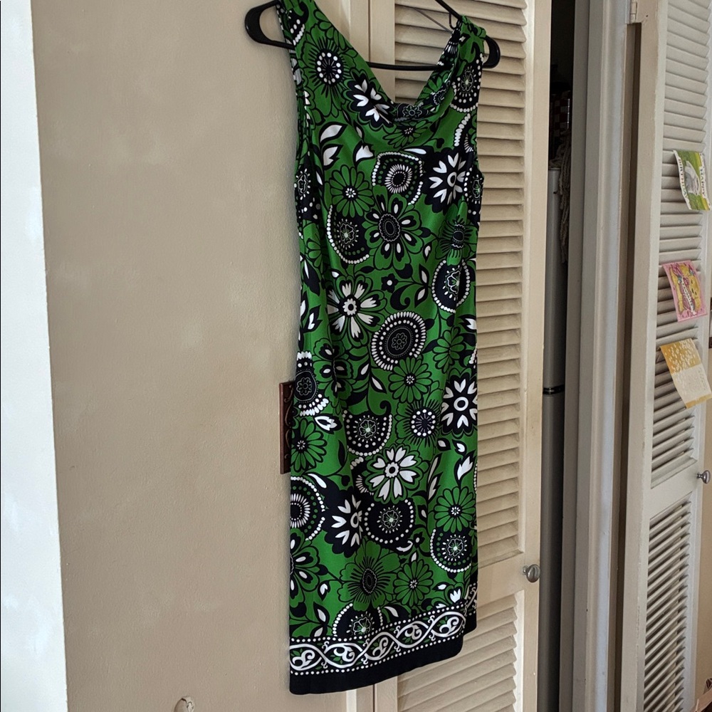 Floral Green and Black Sleeveless Dress